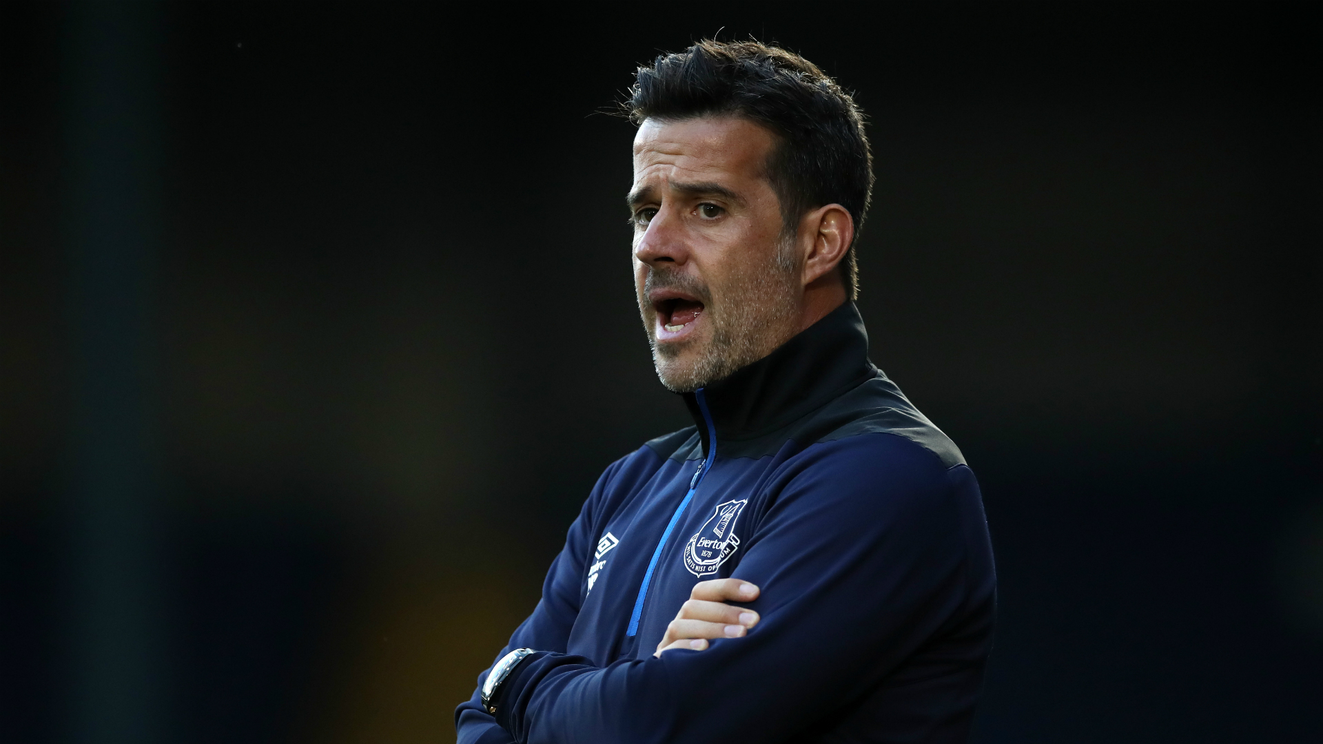 的行为严格 的行为严格