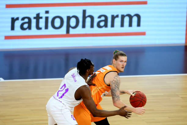 高薪包袱引 高薪包袱引