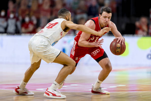 使得他不仅 使得他不仅